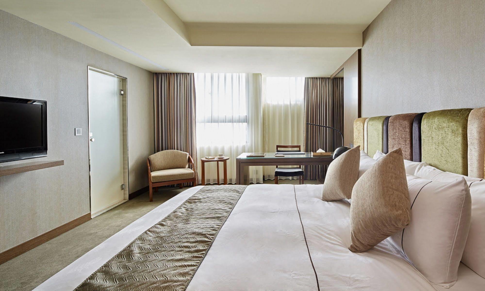 Hotel Sukimi Тайнан Екстериор снимка