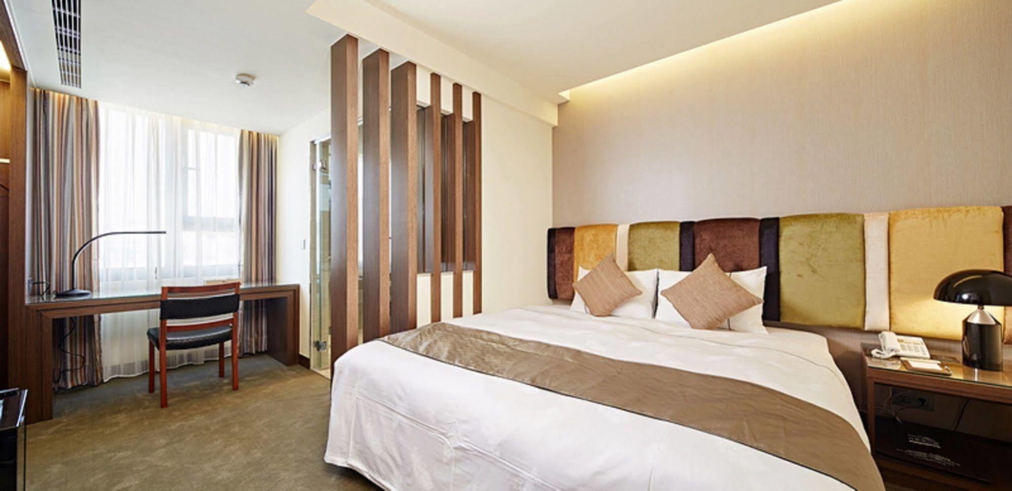 Hotel Sukimi Тайнан Екстериор снимка